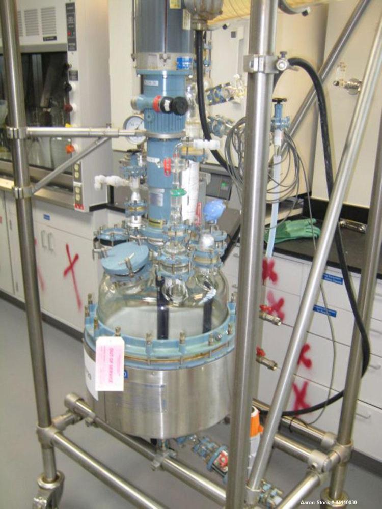 Used Buchi Glass Reactor, 30 Liter (7.9 Gallon). Internal rated +0.5/-1.0 bar at +200/-50 degrees C, jacket rated +10/-1.0 bar at +200/-60 degrees C. Bolted glass dished top, welded glass-lined (whit...