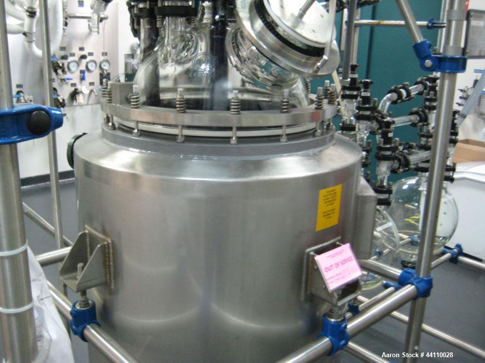 Unused- DeDietrich Glass Lined Reactor, 21 Gallon. Internal rated 15 psi & Full Vacuum at 482 degrees F, jacket rated 145 psi & Full Vacuum at 482 degrees F. Type 3009 Glass. QVF top. 304 Stainless S...