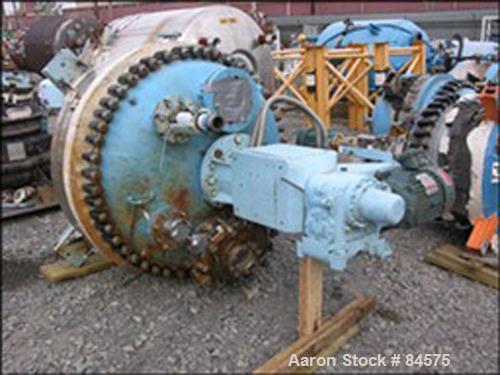 USED: Dedietrich glass lined reactor, 200 gallon. Rated 90 psi and full vacuum @ 450 deg F, jacketed for 115 psi @ 450 deg F. Pfaudler 4RW agitator drive with 7.5 hp 230/460 volt XP motor, with mecha...