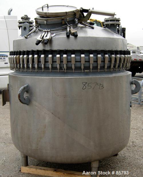 Used De Dietrich Glass Lined Reactor, 500 Gallon, 3008 Glass, Vertical. Approximately 62" diameter x 54" straight side, bolt-on dished top, dish bottom. Internal rated 35 PSI/FV at 335 Degrees F, car...