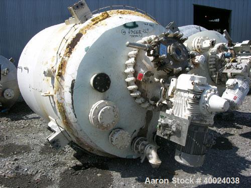 Used Pfaudler Glass Lined Reactor, 2000 gallon, 3009 white glass with calibration lines. Approximately 76" diameter x 88" straight side, dished top and bottom. 5DTW drive with approximately 10 hp mot...