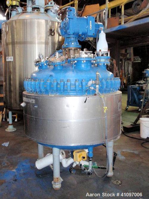 Used Pfaudler Glass Lined Reactor, 300 Gallon, 5015 Blue Glass, Vertical. Internal rated 25 psi and full vacuum at 450 deg F, carbon steel jacket rated 95 psi and full vacuum at 350 deg F. 4DTW Pfaud...