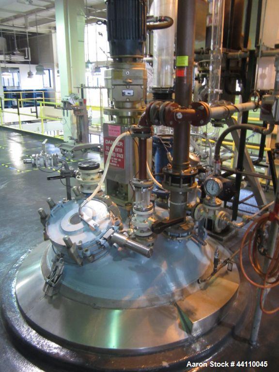 Used Pfaudler glass lined reactor, 500 gallon, rated 125/Fv @ 450 internal, 100/FV @ 450 jacket. Serial # J062890, NB# 51473, Built 2005. VMX 250 drive