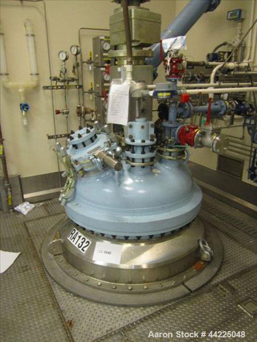 Used Pfaudler Glass Lined Reactor, 200 Gallon, Type 9119 Glass. Internal rated 150 psi and full vacuum at 450 degrees F, jacket rated 100 psi at 450 degrees F. Pfaudler VMX 250 agitator drive, cartri...