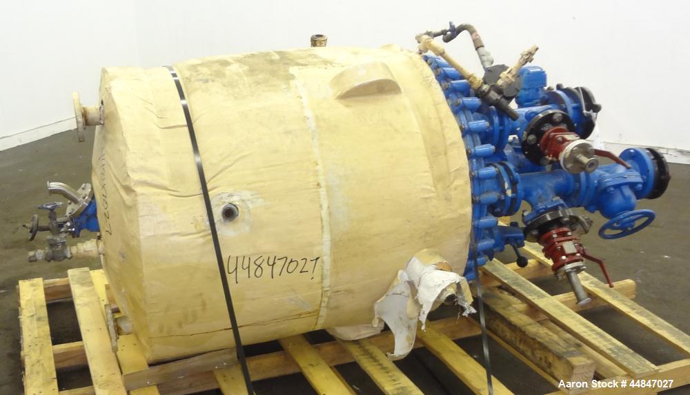Used Pfaudler Clamp Top Glass Lined Reactor, 100 Gallon, 9119 Blue Glass, Vertical.  Approximately 30" diameter x 36" straight side, dished clamp top, dish bottom.  Internal rated 25/full vacuum psi ...