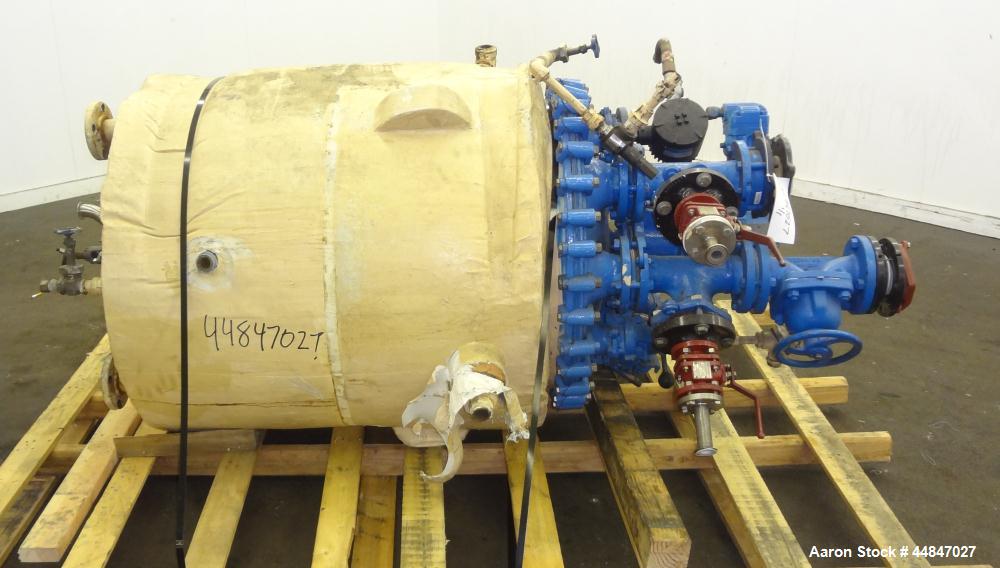 Used Pfaudler Clamp Top Glass Lined Reactor, 100 Gallon, 9119 Blue Glass, Vertical.  Approximately 30" diameter x 36" straight side, dished clamp top, dish bottom.  Internal rated 25/full vacuum psi ...