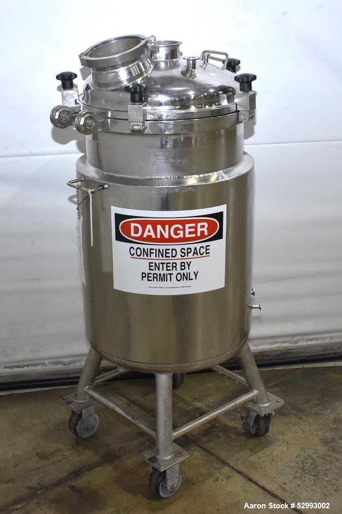 Used Alloy Products 30 Gallon Pressure Vessel / Mix Tank, Stainless Steel, Vertical. Approximate 18" diameter x 28" straight side. Hinge dished top, dished bottom. Internal rated 50 psi at -20 to 200...