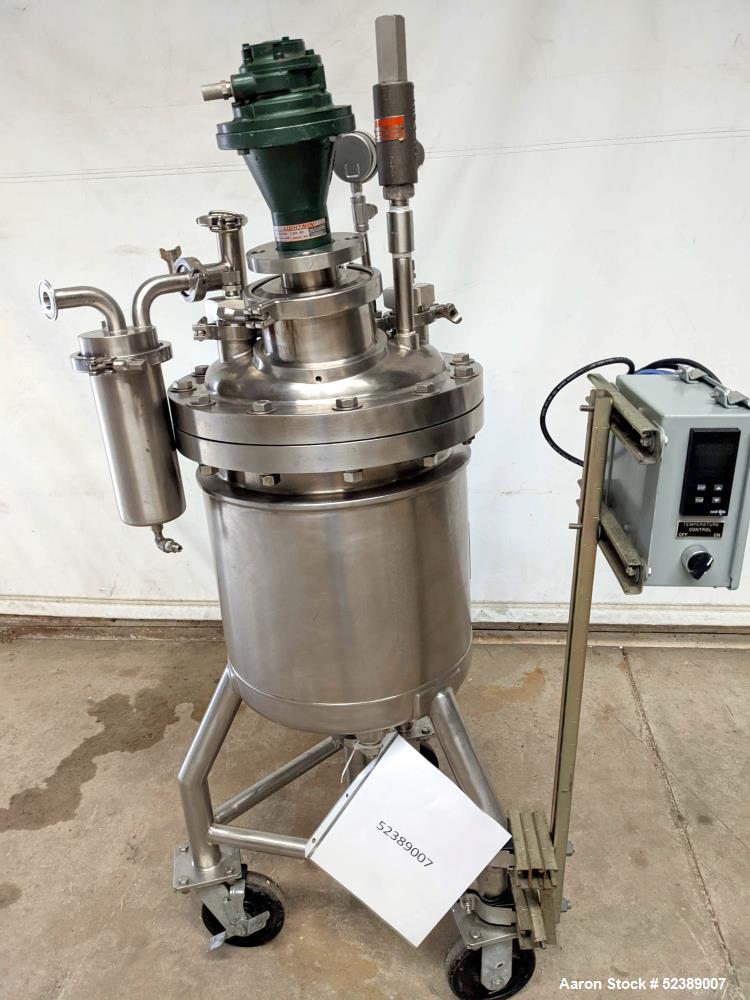 Used- B and G Machine Reactor, Approximate 15 Gallon, 316L Stainless Steel, Vertical. Approximate 14" diameter x 19" straigh...