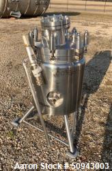 https://www.aaronequipment.com/Images/ItemImages/Reactors/Stainless-Steel-0-499-Gallon/medium/Lee-Ind-20U_50943003_aa.jpg