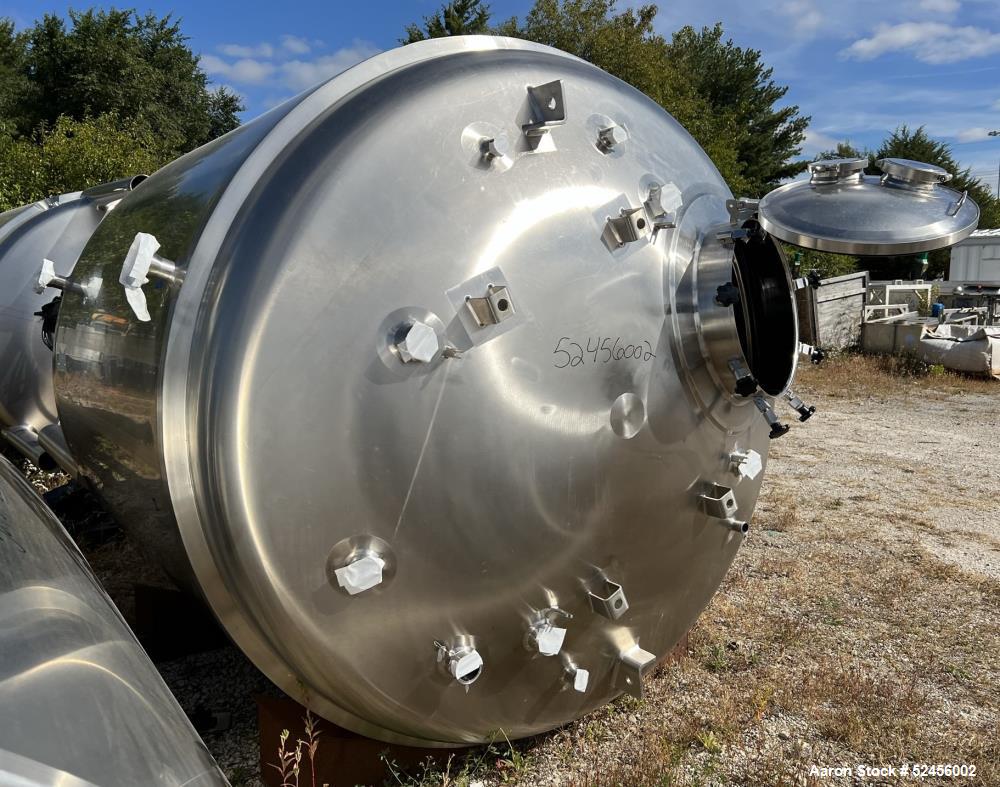 Used Mueller Reactor, 2,641 Gallon (10,000 Liter), Model F, 316L Stainless Steel, Vertical. 90" Diameter x 90" straight side, dished top and bottom. Internal rated 50 psi/Full Vacuum at -7 to 300 deg...