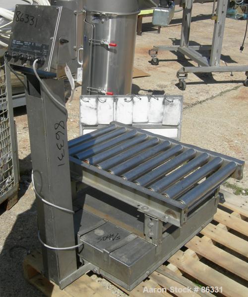 USED: Fairbanks platform scale, 1000 pound capacity, model H90-165. 23" x 27" 304 stainless steel platform. Includes a GSE model 550 readout. Mounted on casters.