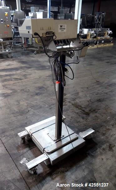 Used Mettler Toledo Floor Scale, Model LYNX-HA0800. 19" x 25" Platform, 300 Kg capacity. Serial# 4475281-42Y.