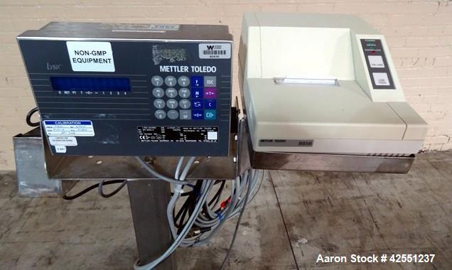 Used Mettler Toledo Floor Scale, Model LYNX-HA0800. 19" x 25" Platform, 300 Kg capacity. Serial# 4475281-42Y.
