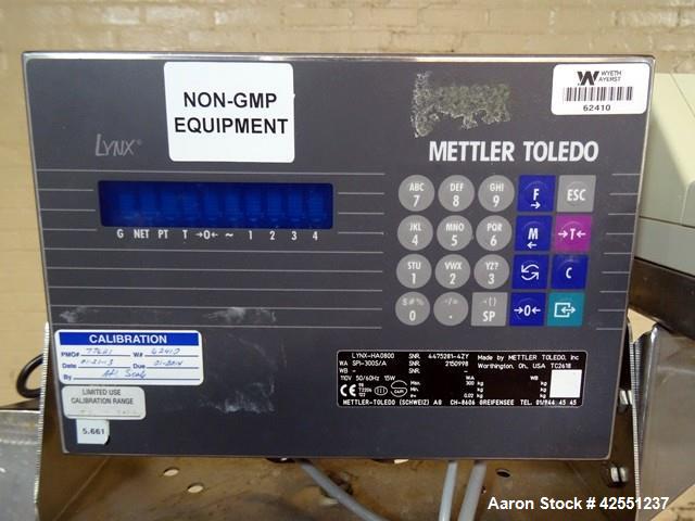 Used Mettler Toledo Floor Scale, Model LYNX-HA0800. 19" x 25" Platform, 300 Kg capacity. Serial# 4475281-42Y.