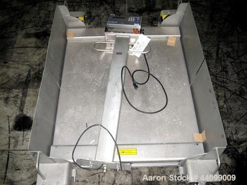 Used Mettler Portable Floor Scale, Stainless Steel. 10,000 Pound capacity. Includes a Lynx readout.