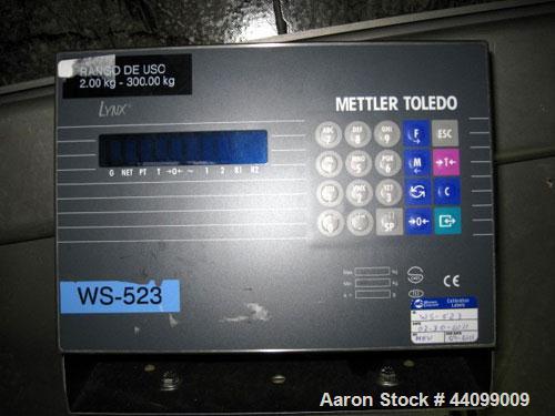 Used Mettler Portable Floor Scale, Stainless Steel. 10,000 Pound capacity. Includes a Lynx readout.