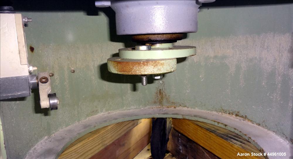 Used Dalton Company Vibrating Screener, Model 402, 304 Stainless Steel. Apprixmate 14" diameter, double deck, 3 separation with top cover. Driven by a 0.4kw, 3/60/220 volt, 3440 rpm motor. Includes a...