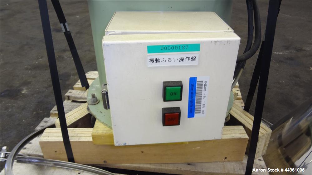 Used Dalton Company Vibrating Screener, Model 402, 304 Stainless Steel. Apprixmate 14" diameter, double deck, 3 separation with top cover. Driven by a 0.4kw, 3/60/220 volt, 3440 rpm motor. Includes a...