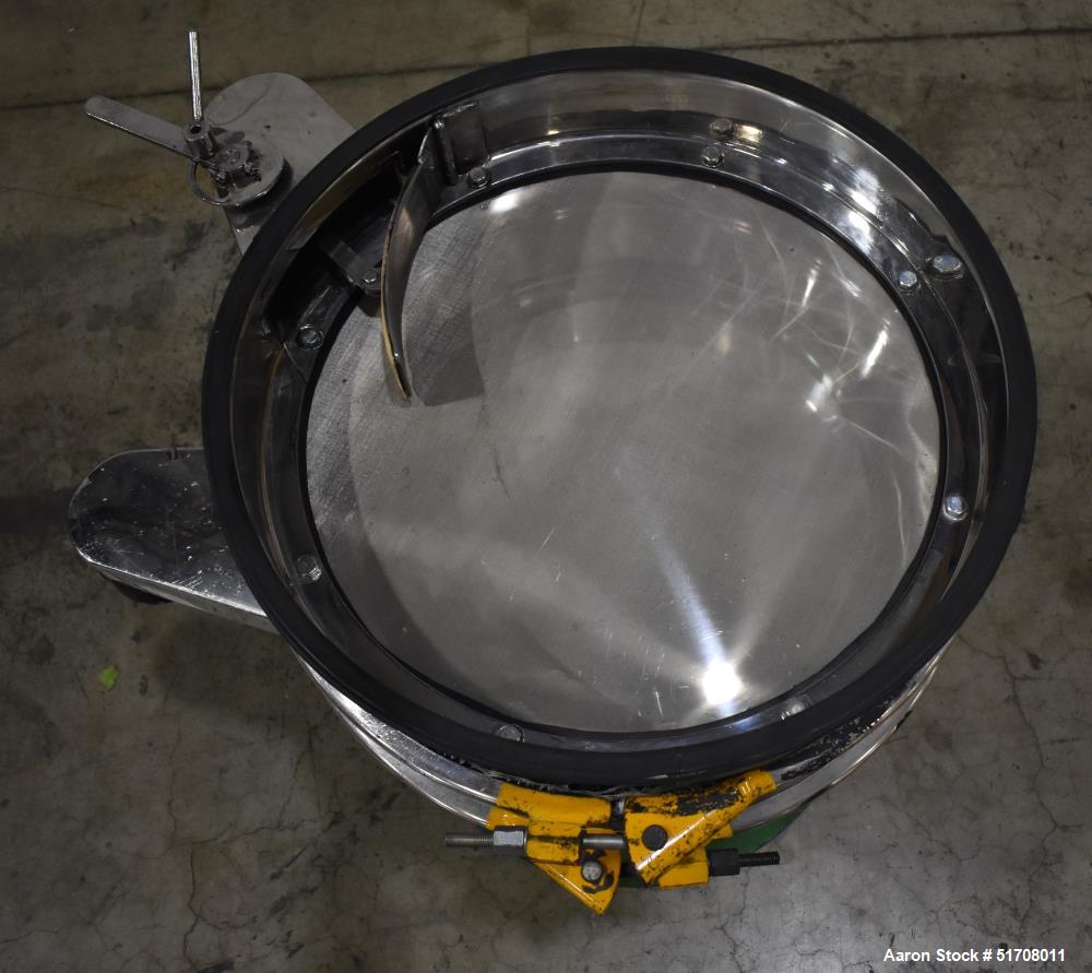 Used Dalton Circular Vibratory Screener, Model 501, 304 Stainless Steel. Approximate 20" diameter. Single deck, 2 separation. Driven by a 0.4 kW motor. Top clamp-on cover with top opening. Mounted on...