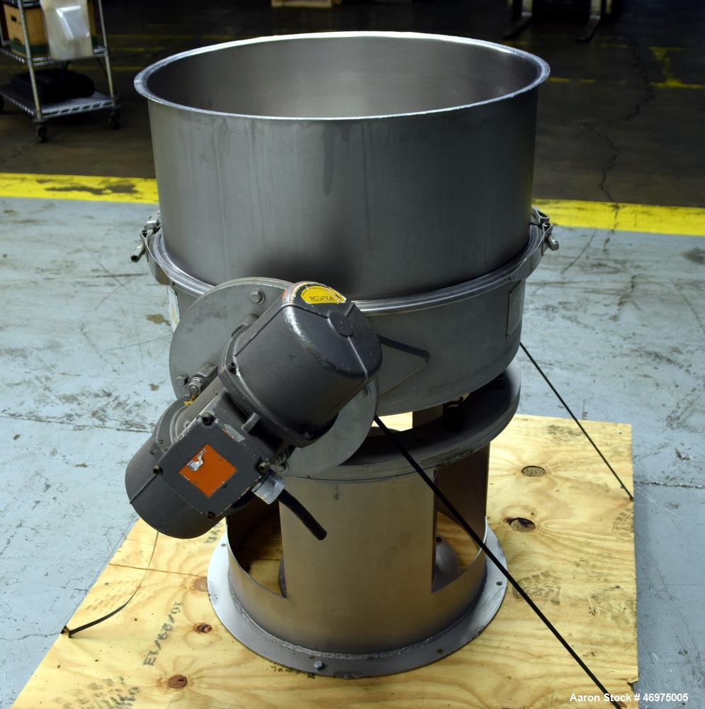 Used Midwestern Industries Low Profile Wet Scalping Screener, Model MLP24S6-4, 304 Stainless Steel. Approximate 24" diameter single deck, single separation. No top cover, includes a screen, bottom ou...