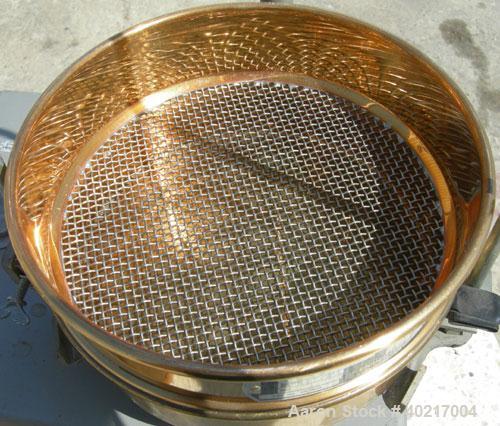 Used W.S Tyler sieve shaker, model RX-24. (1) 8" diameter brass screen, #7 mesh size. (1) 8" diameter bottom collection pan. Driven by a 1/3 hp, 1/60/115 volt, 1725 rpm motor.



