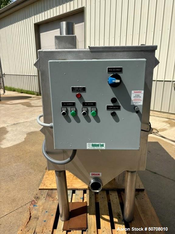 Unused Highland Tank Model 150LR Automatic Grease Interceptor | 304 SS | 202.5 Gal | 150 GPM | Immersion Heaters & Control Panel