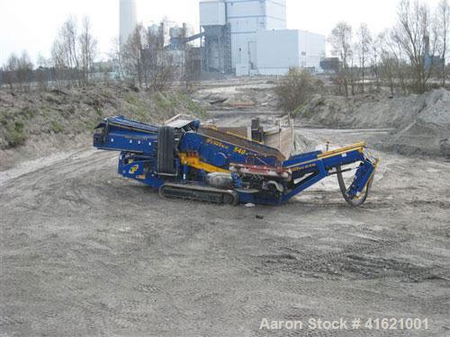 Used Fintec 640 3-way heavy duty scalping screen, mobile, with steel apron feeder, screen box 3650 x 1500 mm (12' x 5'), top deck with tines 100 mm (4"), drum diameter 400 mm (16"). 74 kW (99 hp) die...