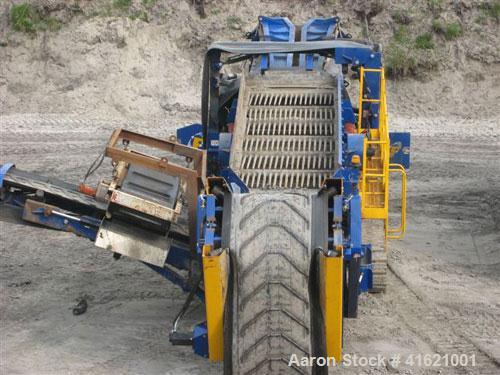 Used Fintec 640 3-way heavy duty scalping screen, mobile, with steel apron feeder, screen box 3650 x 1500 mm (12' x 5'), top deck with tines 100 mm (4"), drum diameter 400 mm (16"). 74 kW (99 hp) die...