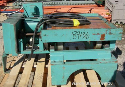 USED: Gaynes Engineering shaker table, model V100, carbon steel. 24" wide x 28" long wooden deck, approximate 100 pound capacity. Driven by a 1/2 hp, 3/60/208-220/440 volt, 1725 rpm motor.