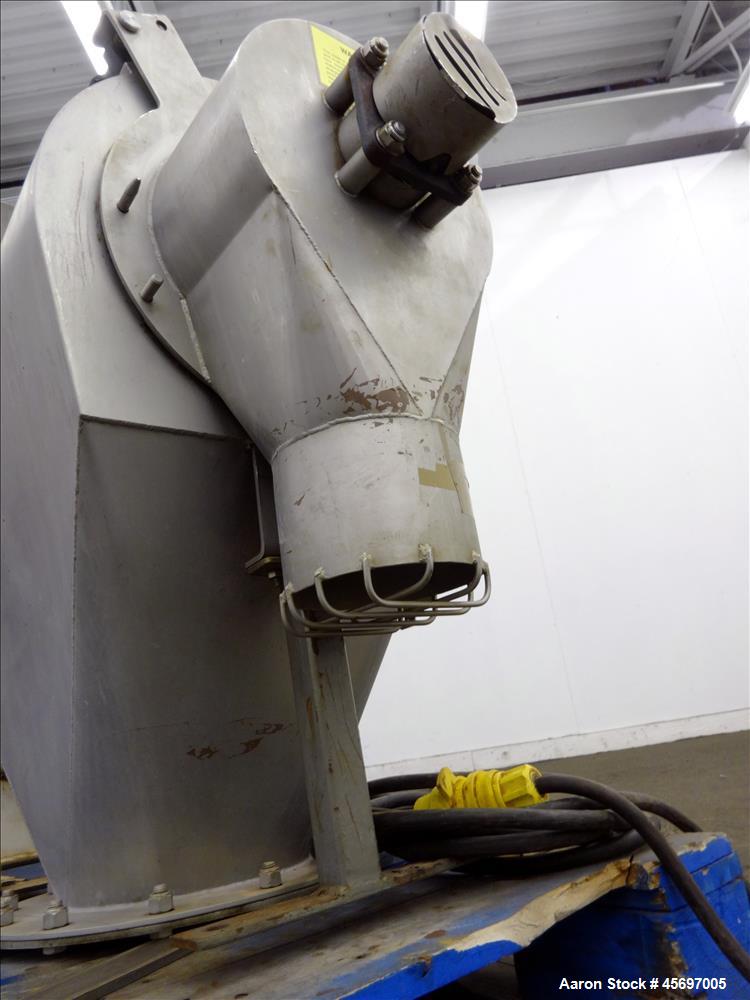 Used Kemutec (KEK) Centrifugal Sifter Model K-650. Approximate 12" Diameter x 24" long 316 Stainless Steel Chamber. 6" Diameter x 10" long 304 stainless steel screw, 20" x 20" 304 stainless steel top...
