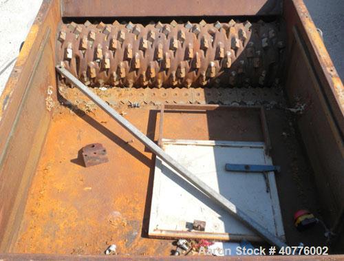Used Holzmag Single Roll Shredder. Material of construction is carbon steel. 23.4” (600 mm) diameter x 66” (1690 mm) straight side roll with interchangeable knives. Hydraulic ram. Screen with 1.17” x...