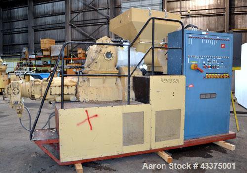 Used Meccaniche Moderne Duplex Vacuum Plodder. 1st Stage is a 10” diameter x 36” long 304 stainless steel refiner screw with feed hopper, approximate 12” long section of carbon steel jacketed barrel....