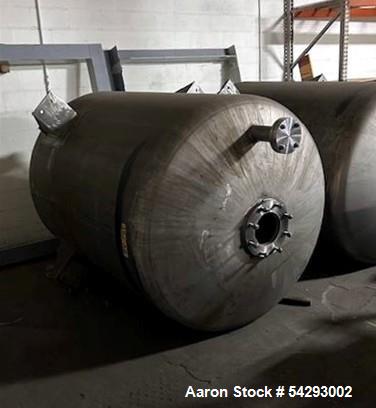 Used Tank, 920 Gallon, Alloy 20 construction. 7'6"dia. X 9'6" high