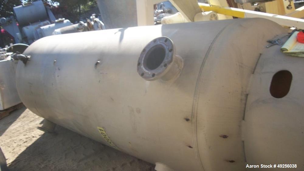 Used Brunner Engineering 800 gallon carbon steel air receiver tank. Unit measures 46" diameter x 9'4" straight side with maximum working pressure of 150 PSI @ 450 degrees Fahrenheit. Unit new in 1995...