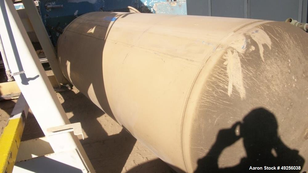 Used Brunner Engineering 800 gallon carbon steel air receiver tank. Unit measures 46" diameter x 9'4" straight side with maximum working pressure of 150 PSI @ 450 degrees Fahrenheit. Unit new in 1995...