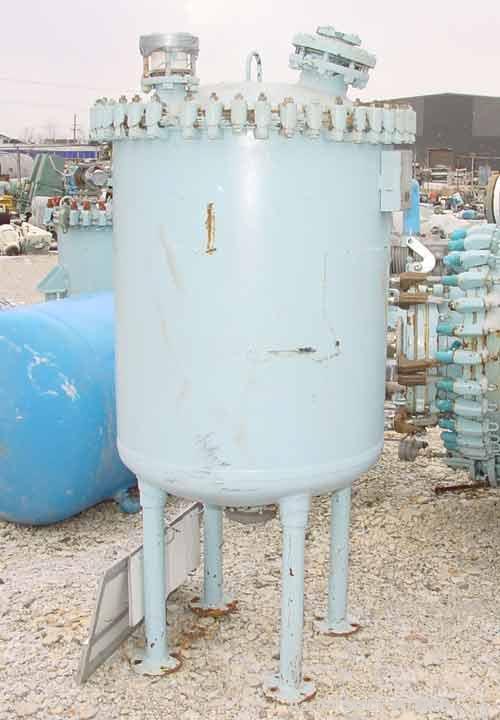 USED: Pfaudler glass lined receiver tank, 100 gallon, 3315 glass, vertical. Approximate 30" diameter x 34" straight side. Dish bolt on top, dish bottom. Internal rated 25 psi at 650 degrees F. Openin...