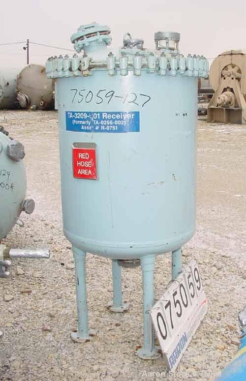USED: Pfaudler glass lined receiver tank, 100 gallon, 3315 glass, vertical. Approximate 30" diameter x 34" straight side. Dish bolt on top, dish bottom. Internal rated 25 psi at 650 degrees F. Openin...