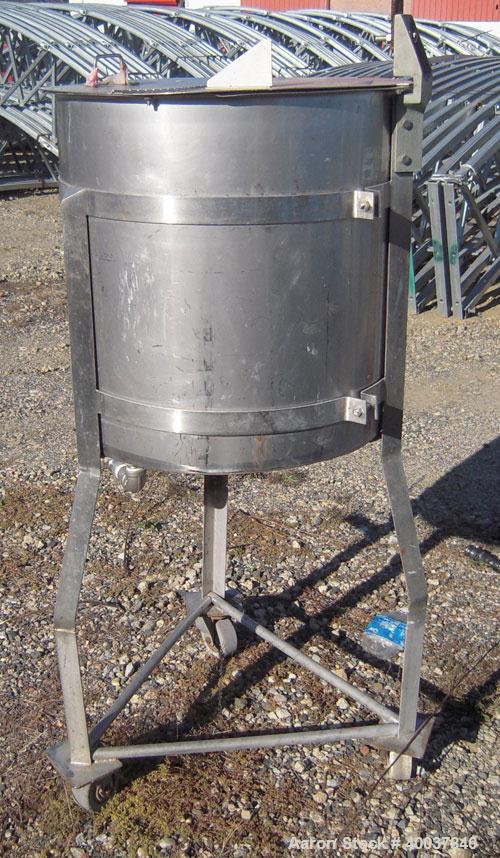 Used- Alsop Tank, 30 gallon, stainless steel, vertical. 21" diameter x 22" straight side. Flat top with a 1/3 hinged cover, ...