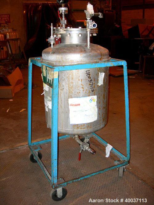 Used Used: O.G. Kelley Co. Pressure Tank, 55 gallon, stainless steel, vertical. 24" diameter x 27" straight side, dished top and bottom. Internal rated 50 psi at 300 deg.f.. Openings top 10" with cov...