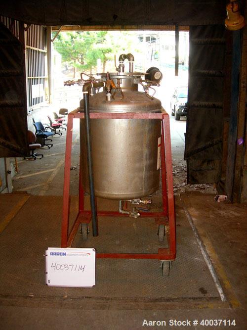 Used Used: O.G. Kelley Co. Pressure Tank, 55 gallon, stainless steel, vertical. 24" diameter x 27" straight side, dished top and bottom. Internal rated 50 psi at 300 deg.f.. Openings top 10" with cov...