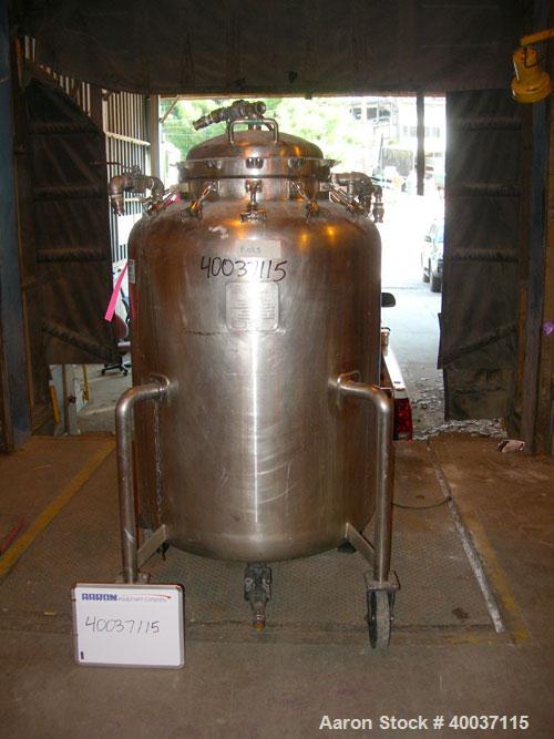 Used Used: Walker Stainless Pressure Tank, 150 gallon, 316 L stainless steel, vertical. 34" diameter x 39" straight side, dished top and bottom. Internal rated FV/120 psi at 300 deg.f.. Openings top ...