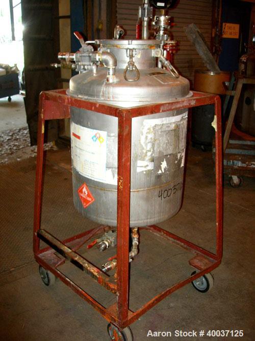 Used Used: O.G. Kelley Co. Pressure Tank, 55 gallon, stainless steel, vertical. 24" diameter x 27" straight side, dished top and bottom. Internal rated 50 psi at 300 deg.f.. Openings top 10" with cov...