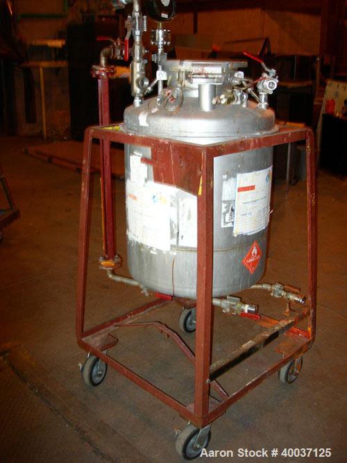 Used Used: O.G. Kelley Co. Pressure Tank, 55 gallon, stainless steel, vertical. 24" diameter x 27" straight side, dished top and bottom. Internal rated 50 psi at 300 deg.f.. Openings top 10" with cov...