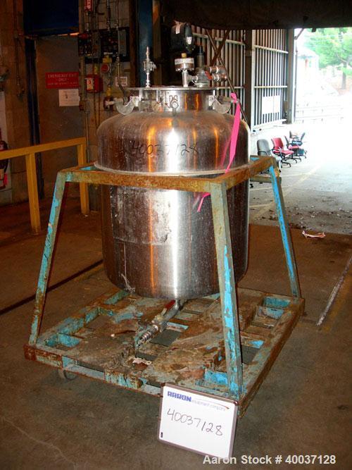 Used Used: Javo N.V. Alkmaar pressure tank, 100 gallon, stainless steel, vertical. 30" diameter x 30" straight side, dished top and bottom. Internal rated 50 psi at 300 degf.. 15" top manway with cov...