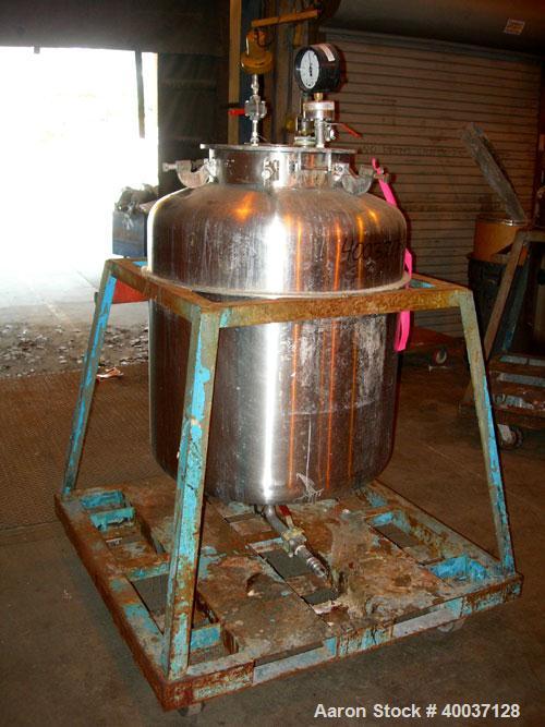 Used Used: Javo N.V. Alkmaar pressure tank, 100 gallon, stainless steel, vertical. 30" diameter x 30" straight side, dished top and bottom. Internal rated 50 psi at 300 degf.. 15" top manway with cov...