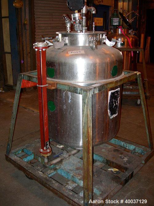 Used Used: Javo N.V. Alkmaar pressure tank, 100 gallon, stainless steel, vertical. 30" diameter x 30" straight side, dished top and bottom. Internal rated 50 psi at 300 degf.. 15" top manway with cov...