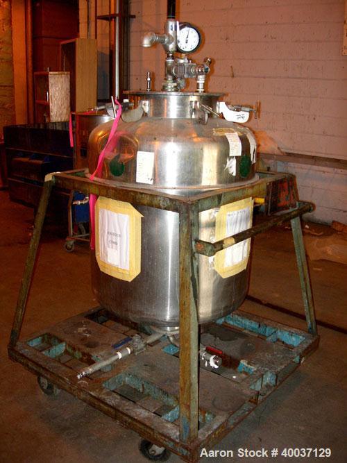 Used Used: Javo N.V. Alkmaar pressure tank, 100 gallon, stainless steel, vertical. 30" diameter x 30" straight side, dished top and bottom. Internal rated 50 psi at 300 degf.. 15" top manway with cov...