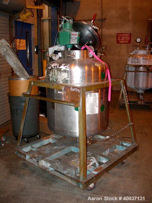 Used Used: Javo N.V. Alkmaar pressure tank, 100 gallon, stainless steel, vertical. 30" diameter x 30" straight side, dished top and bottom. Internal rated 50 psi at 300 degf.. Clamp on air operated L...