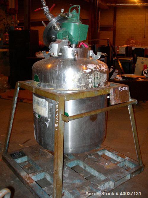 Used Used: Javo N.V. Alkmaar pressure tank, 100 gallon, stainless steel, vertical. 30" diameter x 30" straight side, dished top and bottom. Internal rated 50 psi at 300 degf.. Clamp on air operated L...