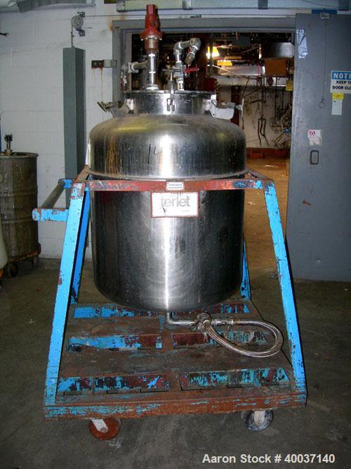 Used Used: Javo N.V. Alkmaar pressure tank, 100 gallon, stainless steel, vertical. 30" diameter x 30" straight side, dished top and bottom. Internal rated 50 psi at 300 degf.. 15" top manway with cov...